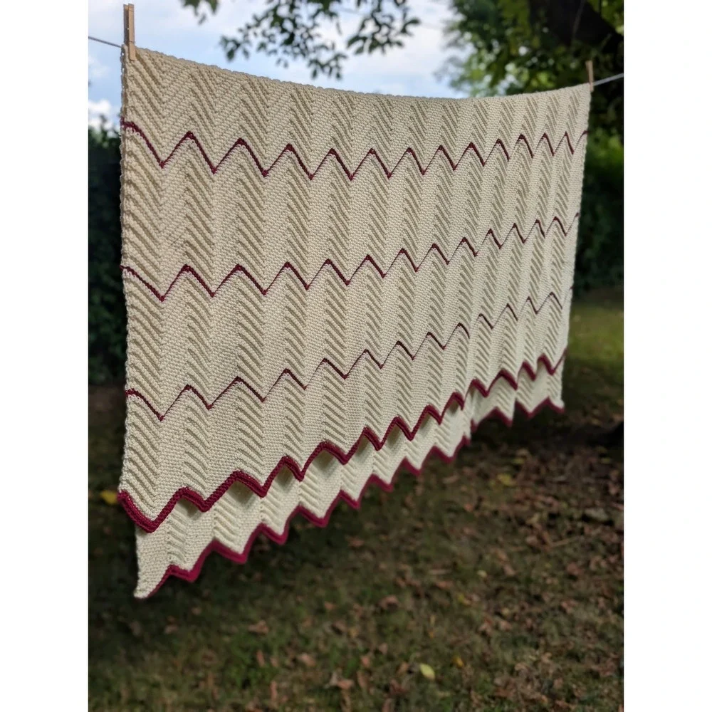 Handmade Vintage Crochet Afghan Blanket Zig-Zag Ripple Chevron Pattern. 70x75